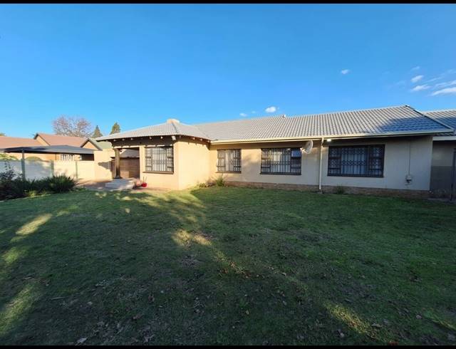 3 BEDROOM HOUSE FOR SALE IN VANDERBIJLPARK SE 6